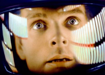 Dave Bowman (interpretado por Keir Dullea) entrando en el monolito.