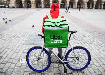 'Rider' de Uber en Cracovia (Polonia).