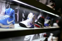 auricular A veces a veces muñeca 40.000 chinos en huelga paralizan la producción de Nike, Adidas y Reebok |  Empresas | Cinco Días