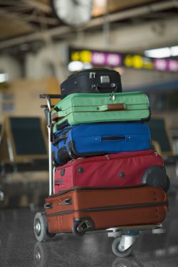 Circulo saltar techo Su maleta llegó abollada? No se vaya del aeropuerto sin tramitar el PIR |  Sentidos | Cinco Días