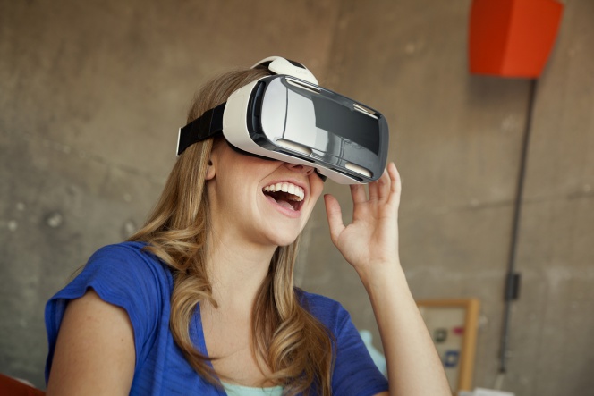 guía gusano Cordelia Así son las Samsung Gear VR, las nuevas gafas de realidad virtual para el  Galaxy Note 4 | Gadgets | Cinco Días
