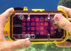 Esta carcasa convierte el iPhone 7 en una cámara submarina con controles táctiles