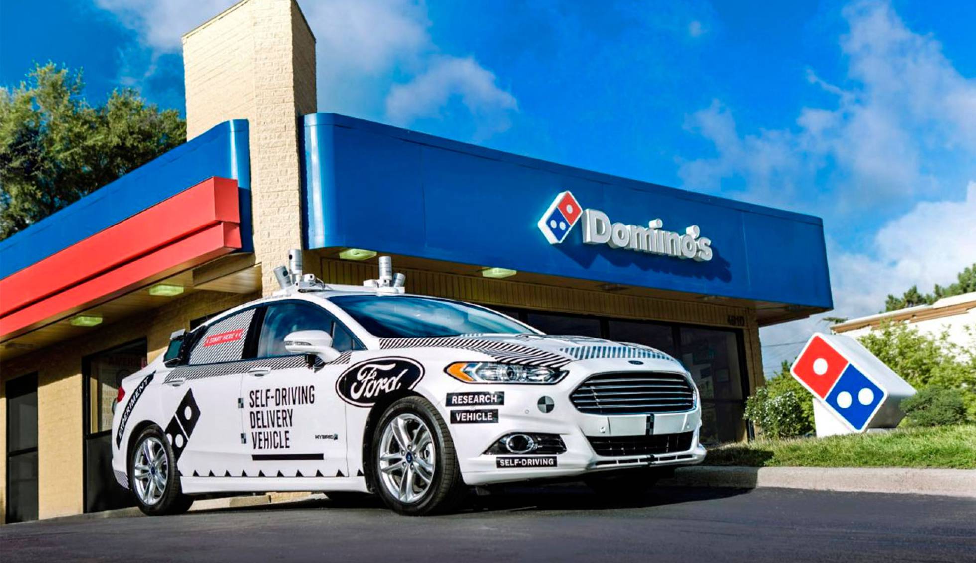 Domino's y Ford ya prueban la entrega de pizzas en coches autónomos