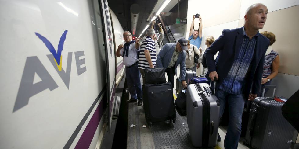 El AVE dobla al avión en viajeros transportados en la Península | Compañías  | Cinco Días