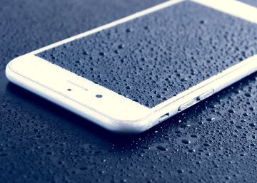 Защита от влаги смартфон. Водостойкость айфон.