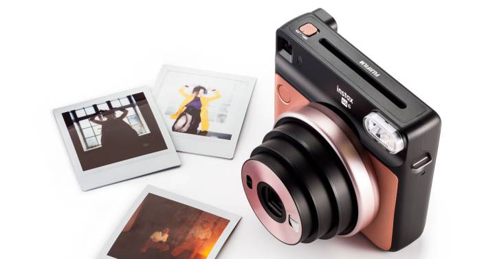 Fujifilm lanza su primera cámara de fotos instantánea con formato cuadrado Gadgets | Cinco Días