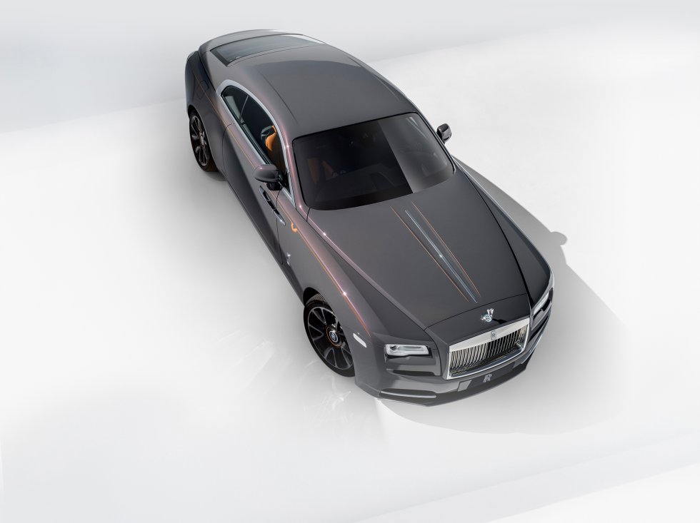 El Rolls-Royce Wraith es el coupé de la marca de lujo británica. El diseño exquisito del fantasma ha conseguido aunar perfectamente los genes arraigados a la firma desde el principio de su historia, con un carácter algo más juvenil y deportivo. El modelo sigue enamorando a los entusiastas de la casa, que se deciden por él pasados los cinco años desde su lanzamiento. El precio aproximado es de 330.000 euros.