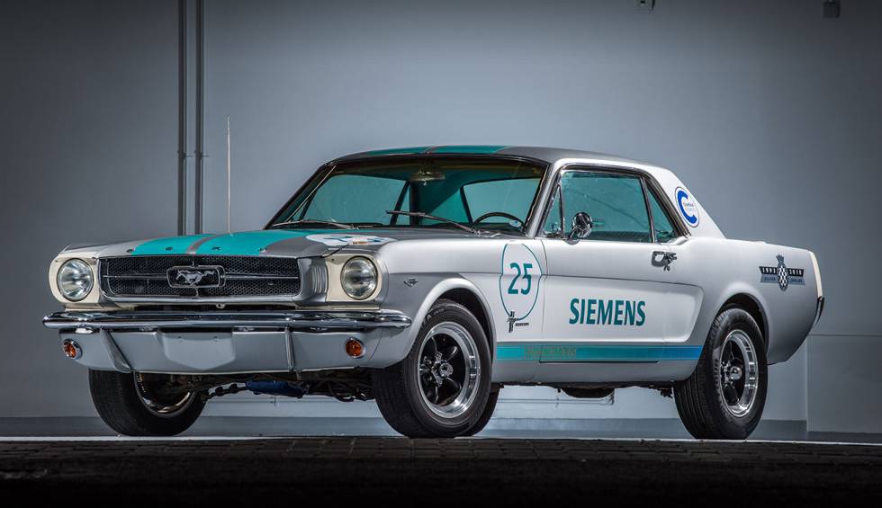  Siemens convierte un Ford Mustang clásico en un coche autónomo, aunque tiene truco