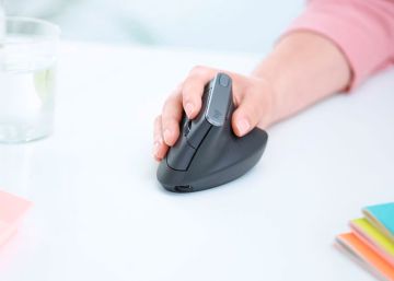 Logitech lanza su primer ratón vertical, con un diseño singular