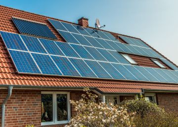 Leroy Merlin se adelanta a Ikea y ya vende paneles solares en España