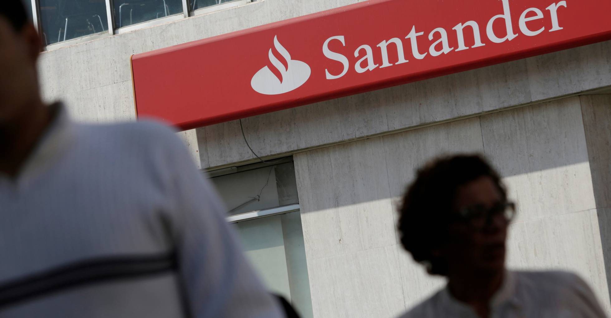 Banco Santander lanza una opa sobre el 25 de su filial en México por 2