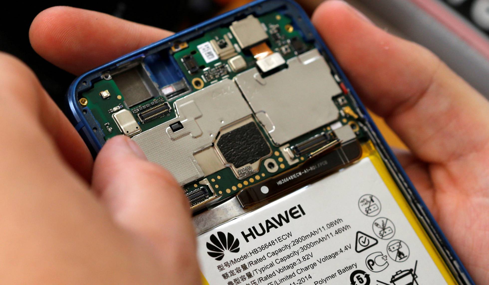 La ‘víctima’ británica de Huawei: IQE cae más del 30% en Bolsa tras