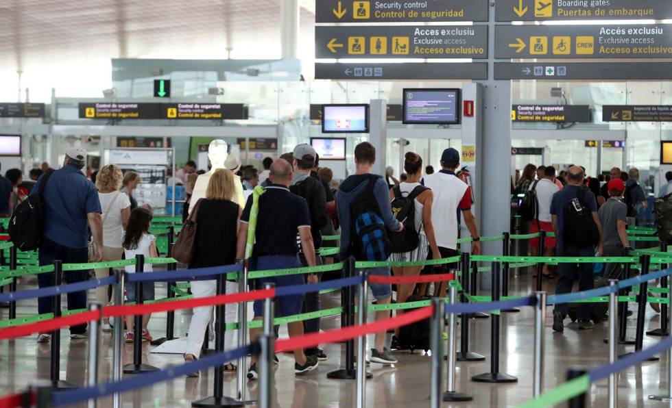 Privilegiado material guerra El aeropuerto de Barcelona retoma su actividad tras detenerla por las  lluvias | Compañías | Cinco Días