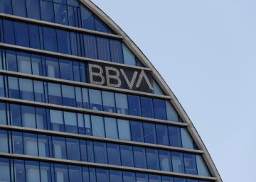 BBVA, primer banco que prohibirá operaciones en efectivo en ventanilla