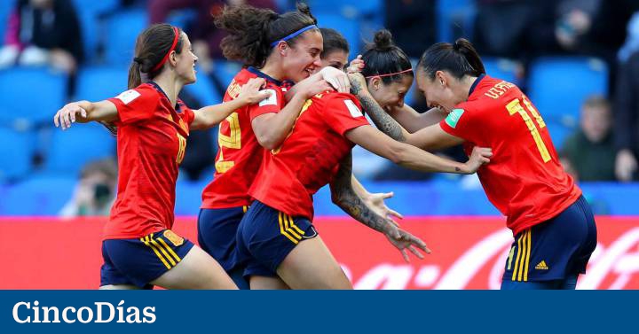 Clubes y sindicatos ponen fin a la huelga del fútbol femenino - Cinco Días