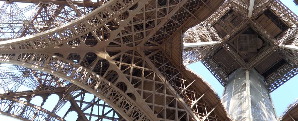 si resistencia sobre Eiffel: La Torre Eiffel vende sus famosos remaches por más de 300.000 euros  | Fortuna | Cinco Días