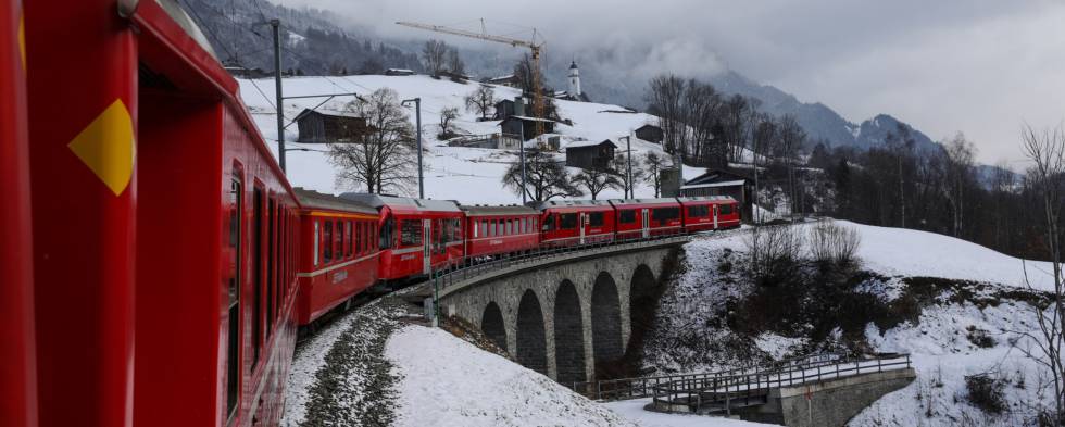 Un tren suizo camino de Davos.