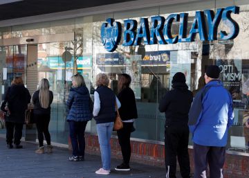 La banca británica cae con fuerza en Bolsa tras suprimir el dividendo