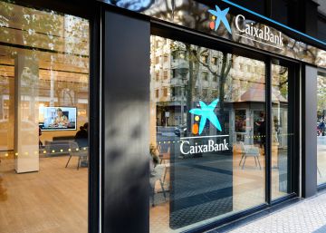 CaixaBank recupera las tarjetas prepago para las personas más vulnerables
