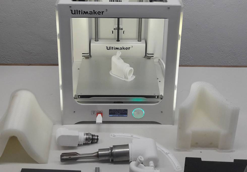 Mahou fabrica pantallas protectoras y piezas para respiradores con impresoras 3D