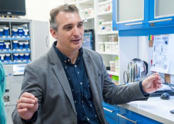 Asier Zubillaga, director general de Farmadosis, en una farmacia en Madrid.