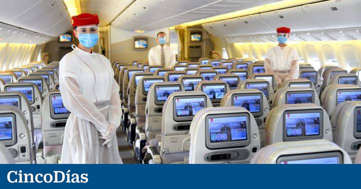 El virus llenará de mamparas los aeropuertos y acabará con el equipaje de mano en aviones Compañías | Cinco Días