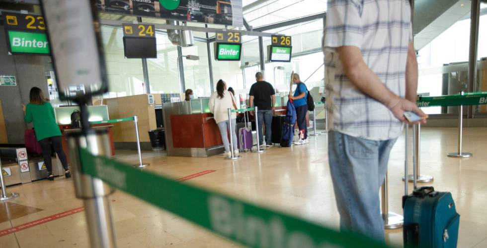 La aerolínea no es responsable de los retrasos de vuelos originados cuando  un pasajero muerde a otros | Compañías | Cinco Días