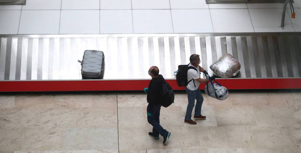 Consejos de Aena para pasar el control de seguridad del aeropuerto |  Business Insider España