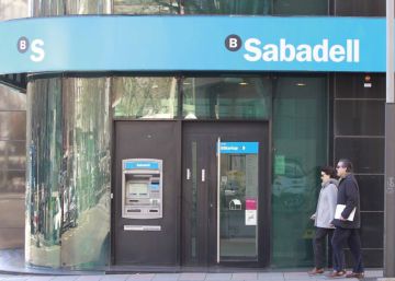 Banco Sabadell completa la venta de su gestora y refuerza su solvencia con 349 millones