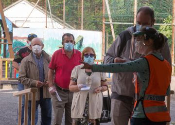 La participación de las elecciones se estanca en Galicia y baja ocho puntos en el País Vasco