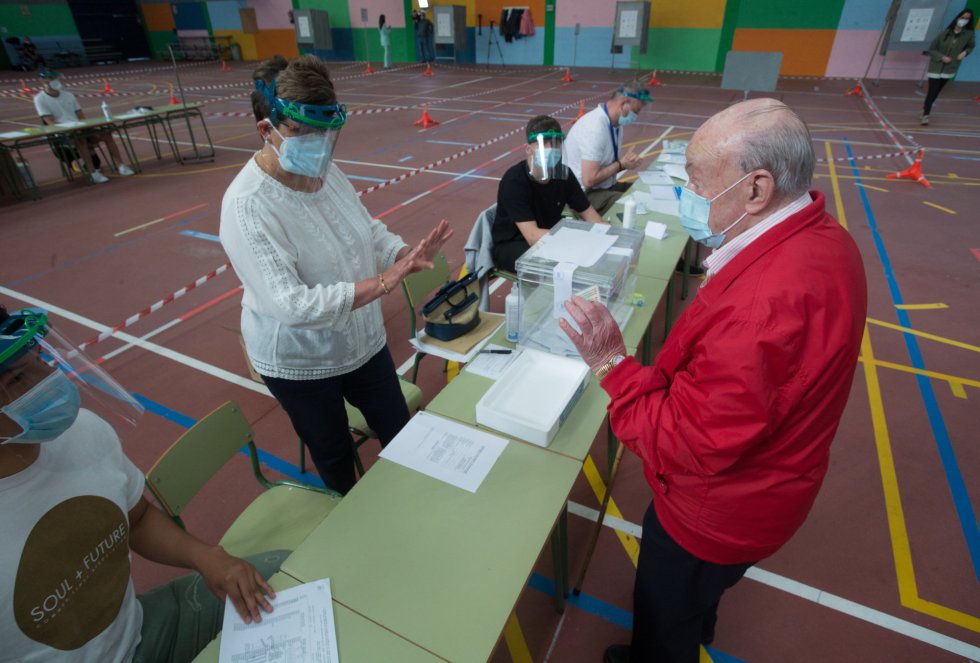 Fotos Las elecciones en Galicia y en País Vasco, en imágenes Cinco