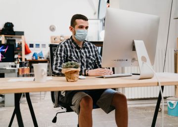¿Puede una empresa sancionar al trabajador que va en pantalón corto a la oficina?