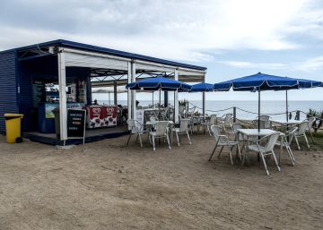 Un chiringuito a pie de playa en Malgrat de Mar sin turistas.