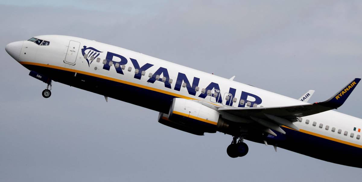 Un avión de Ryanair en el aeropuerto de Manchester 