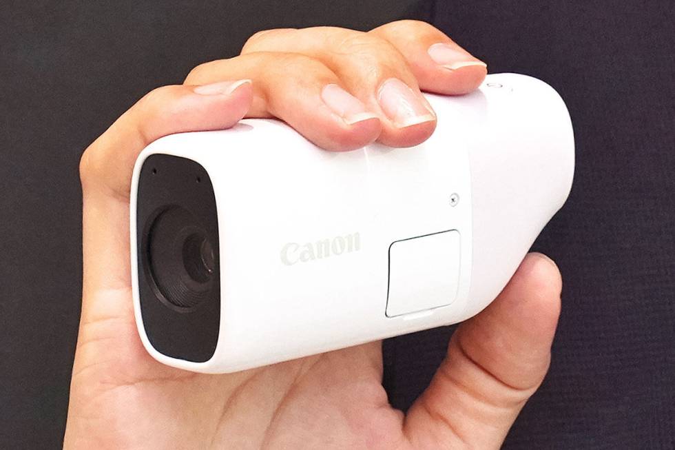 Canon PowerShot Zoom: la minicámara que caza al vuelo instantes