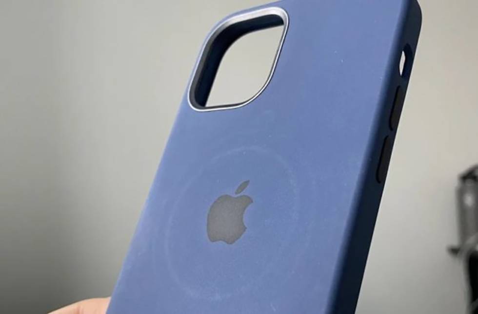 Informar Profesor oro El conector MagSafe de Apple deja marcas en las fundas de los iPhone 12 |  Lifestyle | Cinco Días