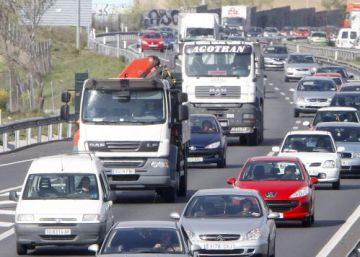 Nuevas normas de tráfico: 30 km/h en muchas calles y mayor sanción por usar móvil al volante
