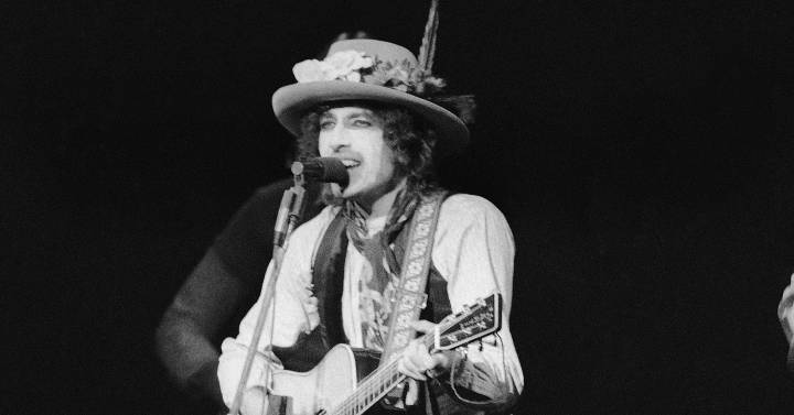 Dylan is good at selling, but it doesn’t change the times |  Opinion