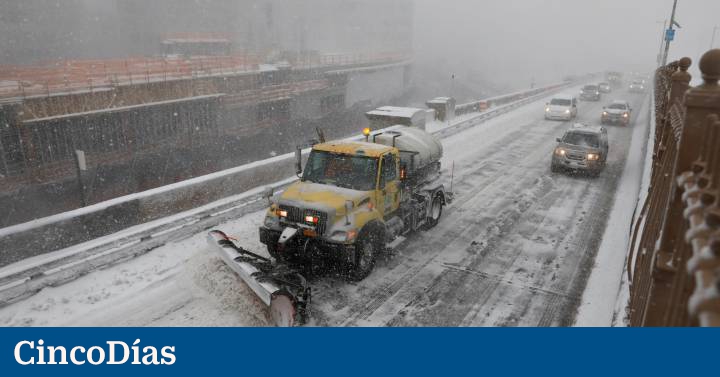 New York Airports Collapse Under Snow and City Expects Even the Worst of the Storm |  Companies