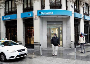 Sabadell dispara la venta de fondos de Amundi tras desprenderse de su gestora