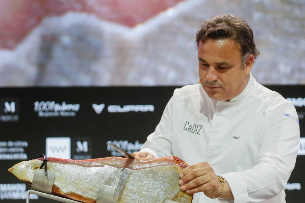 Ángel León presenta su jamón de mar.