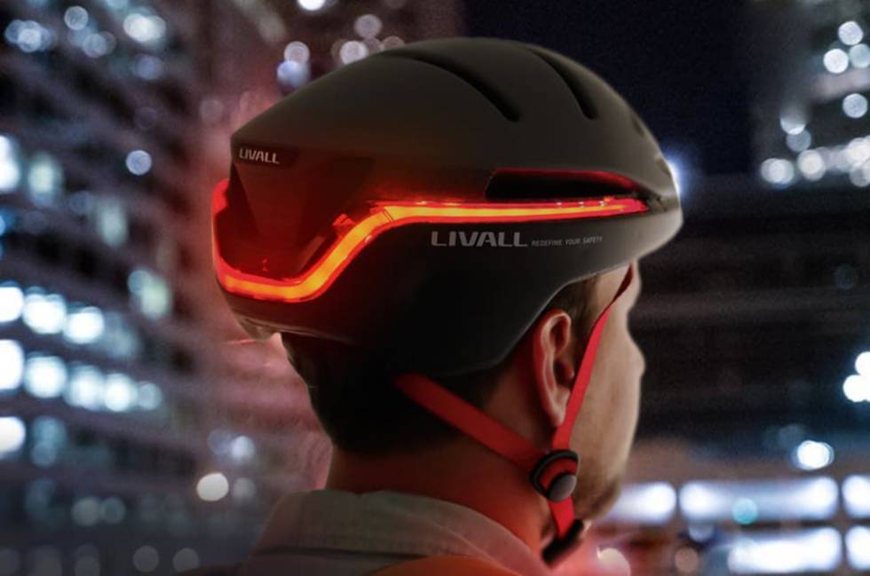LIVALL EVO21 Smart Helmet: el casco inteligente con luz de frenos y  detector de caídas | Gadgets | Cinco Días