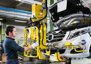 Mercedes-Benz para una semana la fábrica de Vitoria por la falta de chips
