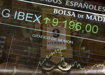 Banca y turísticas castigan al Ibex, que pierde los 8.700 puntos