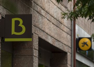 Así es la tarjeta gratis que ofrece CaixaBank al cliente de Bankia en lugar de la de débito