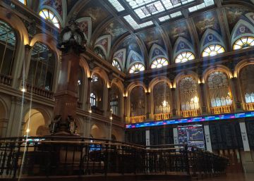 El Ibex logra cerrar al alza y queda al borde de los 8.900 puntos