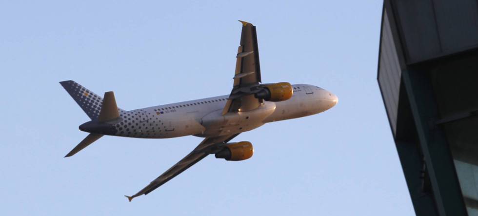 Vueling negociará un ERTE de 4.000 empleados por si el Gobierno no extiende  el de fuerza mayor | Compañías | Cinco Días