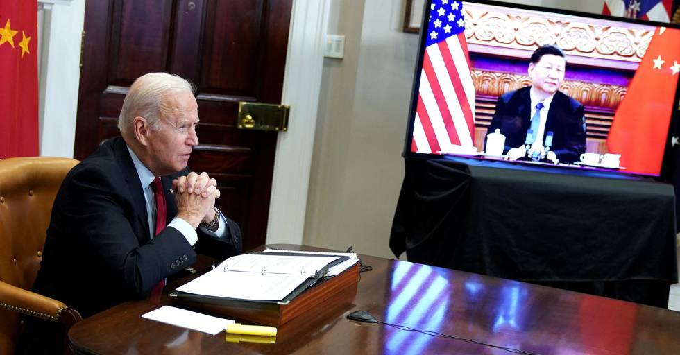 Il presidente degli Stati Uniti Joe Biden in una videoconferenza con il presidente cinese Xi Jinping a novembre.