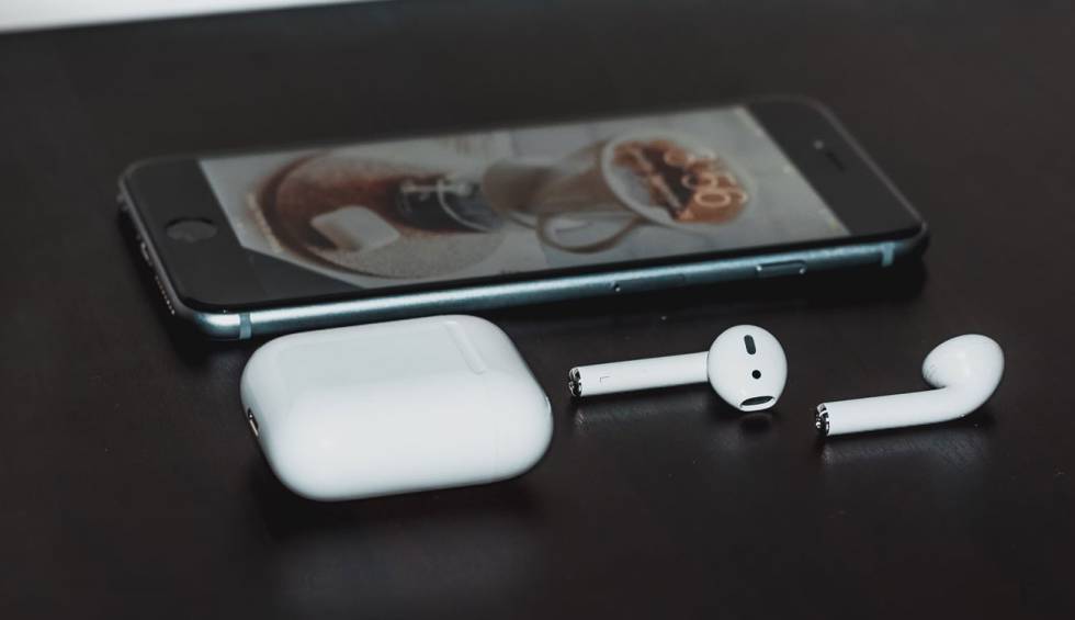 Habitual servidor equilibrado Cómo desvincular unos AirPods de tu iPhone para usarlos con otra cuenta de  Apple | Lifestyle | Cinco Días