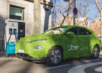 Uber se alía con Repsol y Santander y lanza en España su servicio de vehículos 100% eléctricos